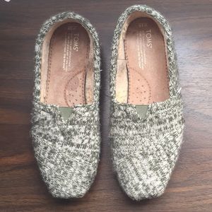 Toms flats size 10